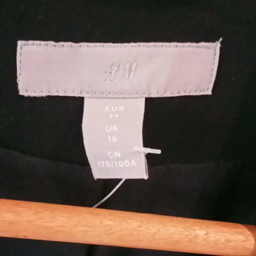 H&M Classic black pant and blazer suit, trousers size 16 , blazer size 12 - Picture 2 of 10